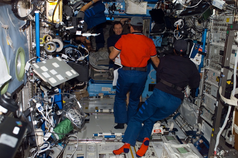 STS116-E-05823.jpg