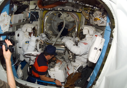 STS116-E-05847