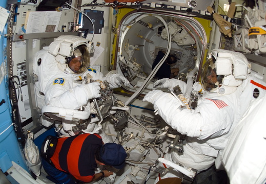 STS116-E-05848