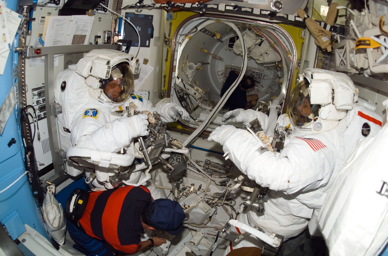 STS116-E-05848.jpg