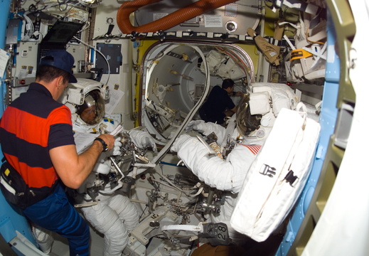 STS116-E-05849