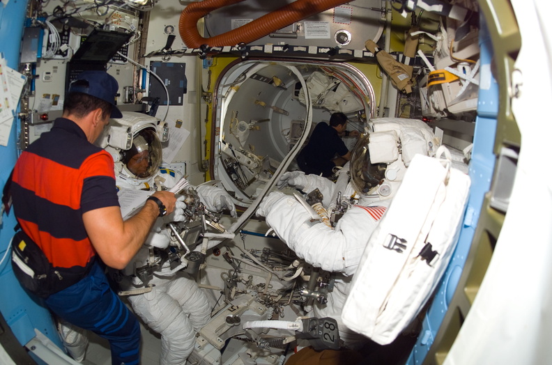 STS116-E-05849.jpg