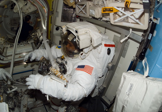 STS116-E-05850