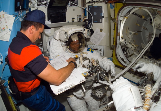 STS116-E-05851