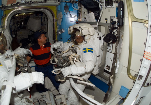 STS116-E-05855