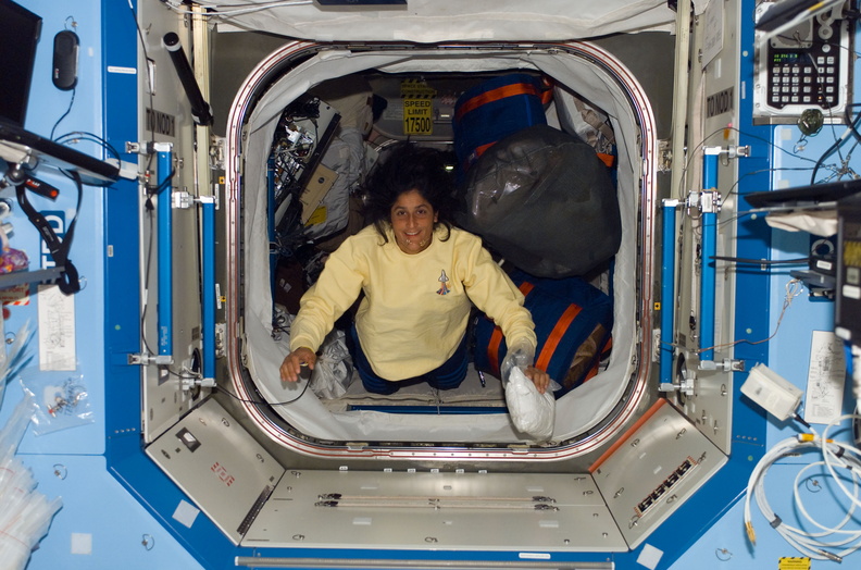 STS116-E-05856.jpg