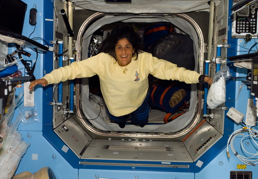 STS116-E-05858