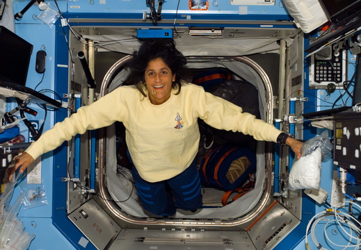 STS116-E-05859