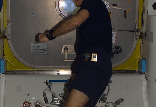 STS116-E-05863