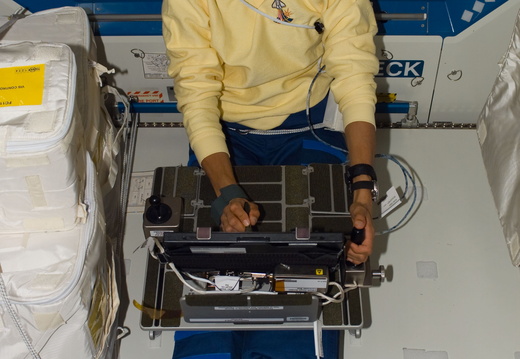 STS116-E-05869