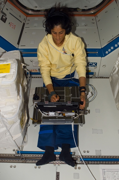 STS116-E-05869.jpg