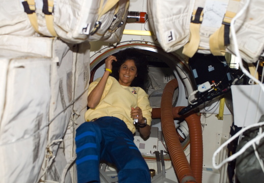 STS116-E-05874