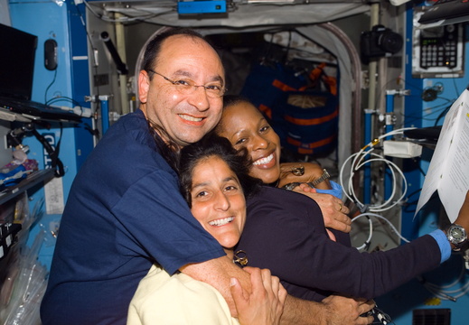 STS116-E-05877
