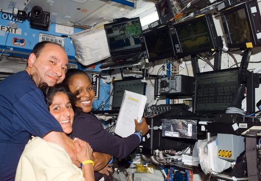 STS116-E-05881