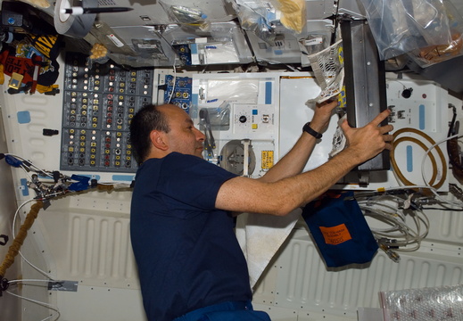 STS116-E-05885