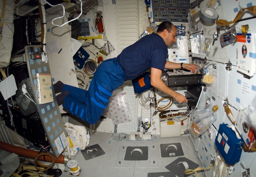 STS116-E-05887