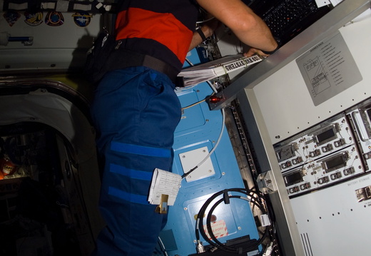 STS116-E-05901