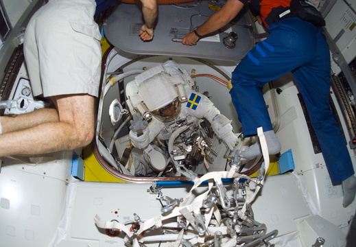 STS116-E-05905