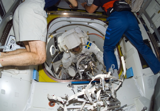 STS116-E-05906