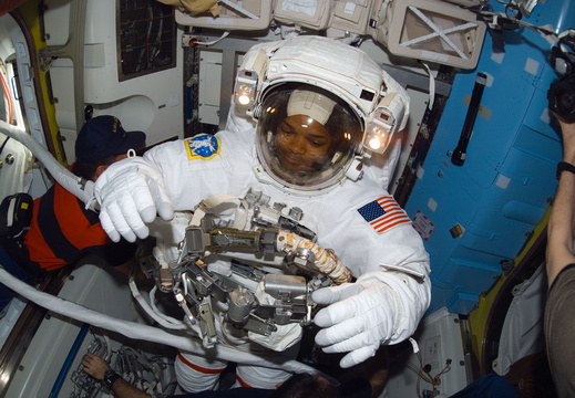 STS116-E-05911