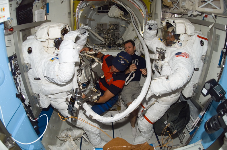 STS116-E-05914.jpg