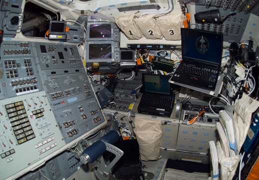 STS116-E-05936