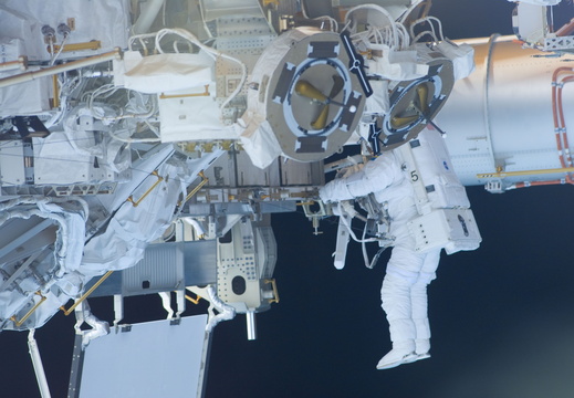 STS116-E-05954