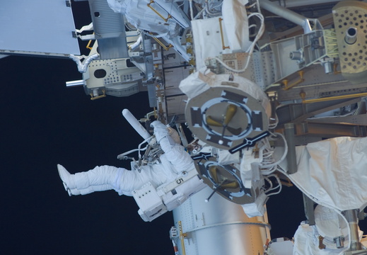 STS116-E-05955