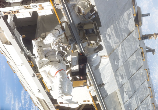 STS116-E-05989