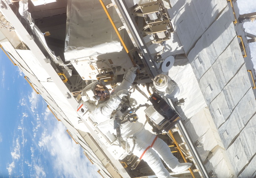 STS116-E-05994