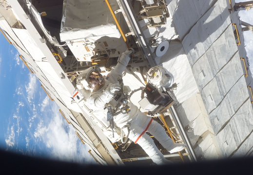 STS116-E-05995