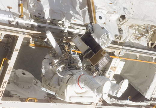 STS116-E-06007
