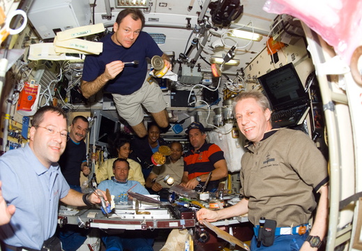 STS116-E-06068