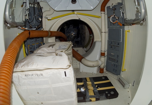 STS116-E-06101