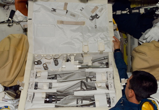 STS116-E-06131