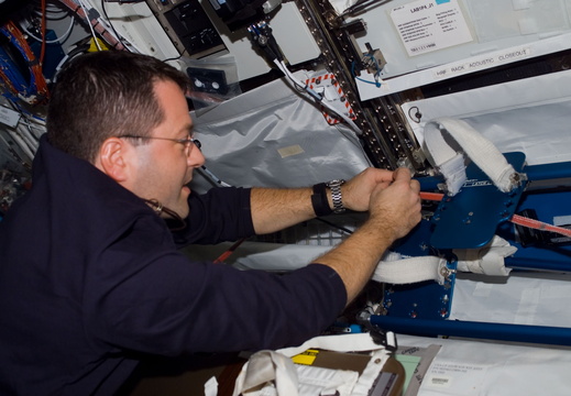 STS116-E-06157