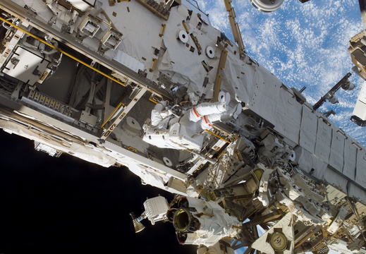 STS116-E-06169