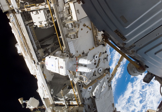 STS116-E-06173