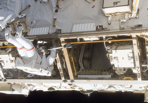 STS116-E-06174