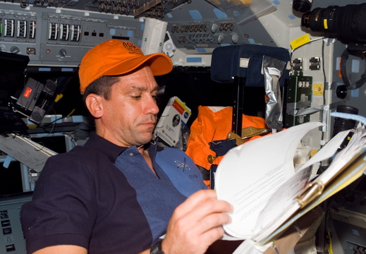 STS116-E-06180