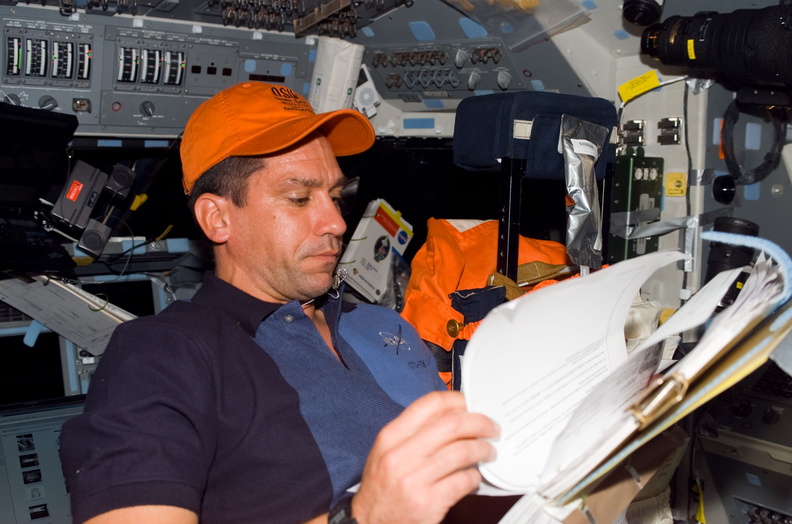 STS116-E-06180.jpg