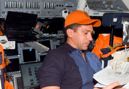 STS116-E-06181