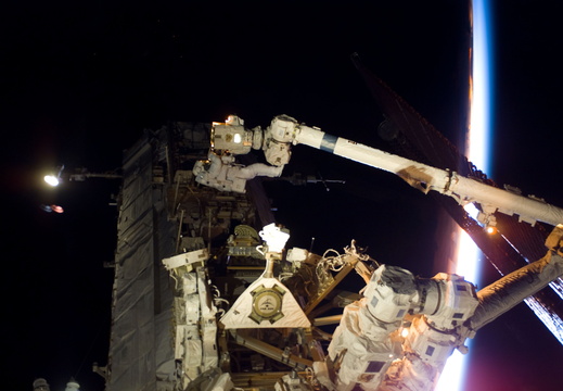 STS116-E-06191