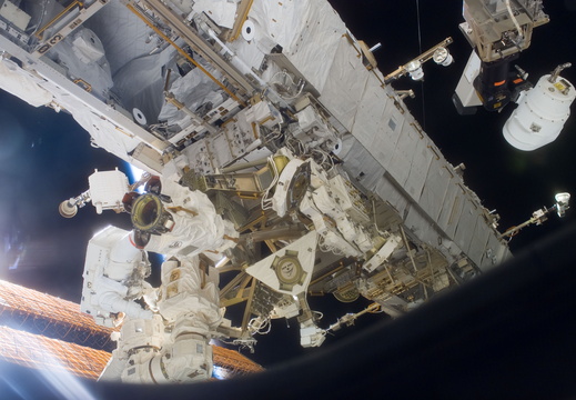 STS116-E-06197