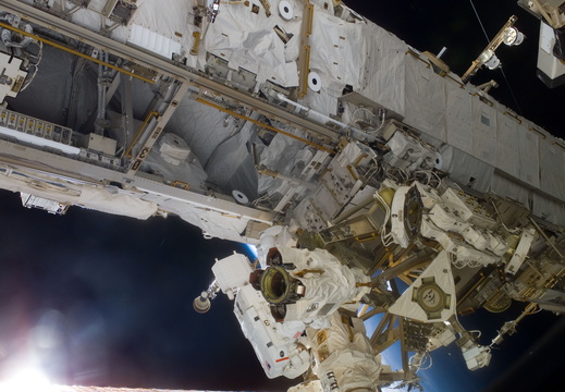STS116-E-06201