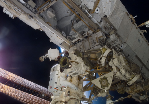 STS116-E-06203