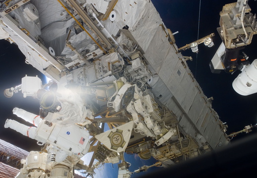 STS116-E-06210