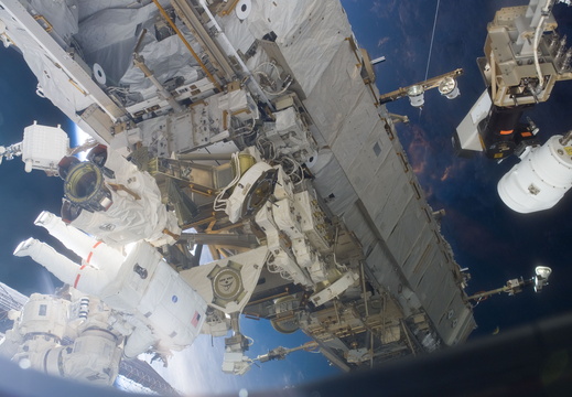 STS116-E-06211