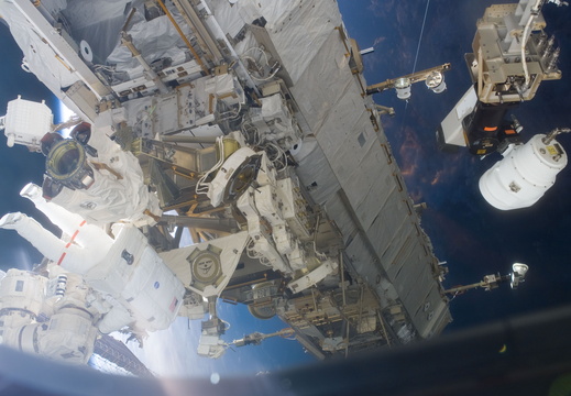 STS116-E-06212