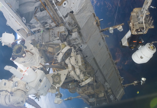 STS116-E-06213